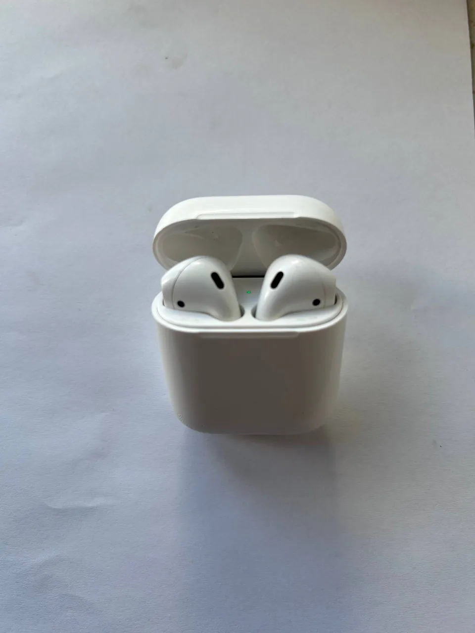 Продам оригинальные Apple AirPods 1-го поколения (модель кейса A1602), б/у.