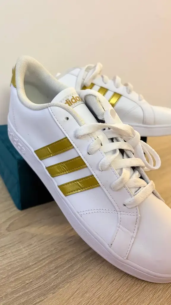 Продам абсолютно нові, 100% оригінальні кросівки / кеди марки adidas із серії Baseline / Grand Cour…