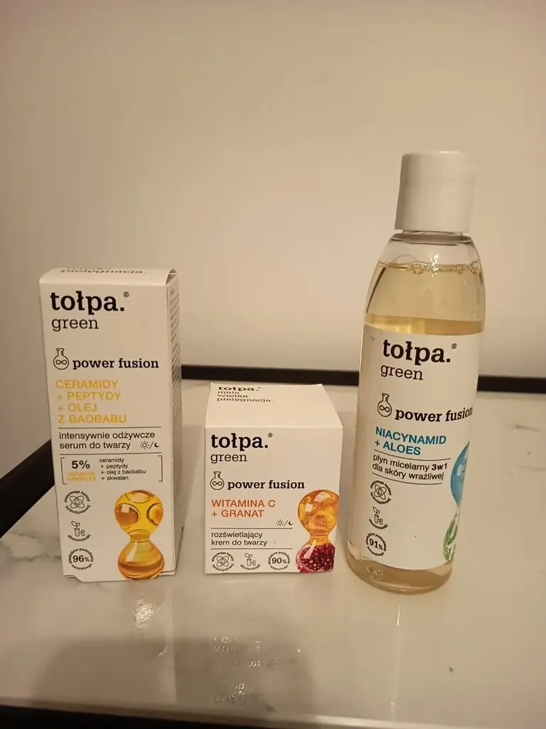 Продаю набор качественной польской косметики Tołpa. Отлично подойдет для ежедневного ухода за кожей…