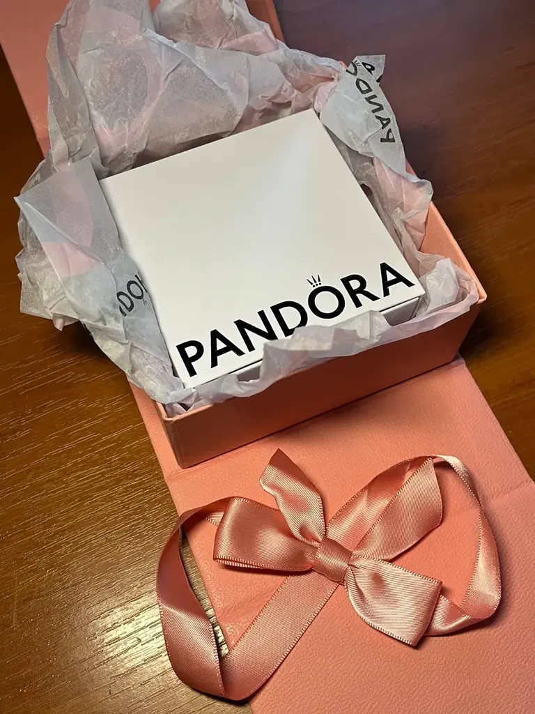 Продам цепочку Pandora , абсолютно новая , ни разу не носилась , продаю вместе с пакетом Pandora и …