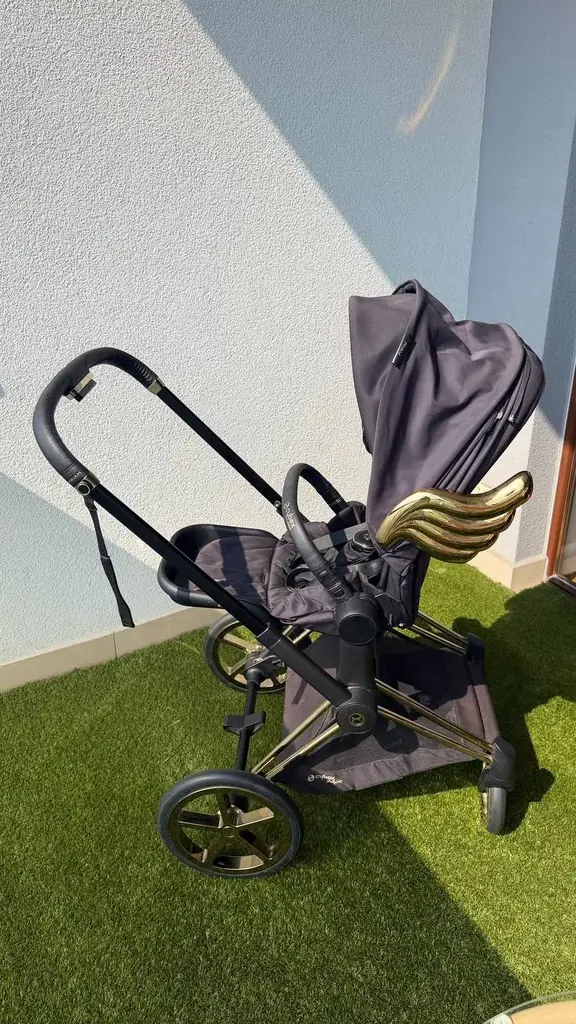 Продам прогулочную коляску Cybex Priam 4.0 Jeremy Scott Wings.