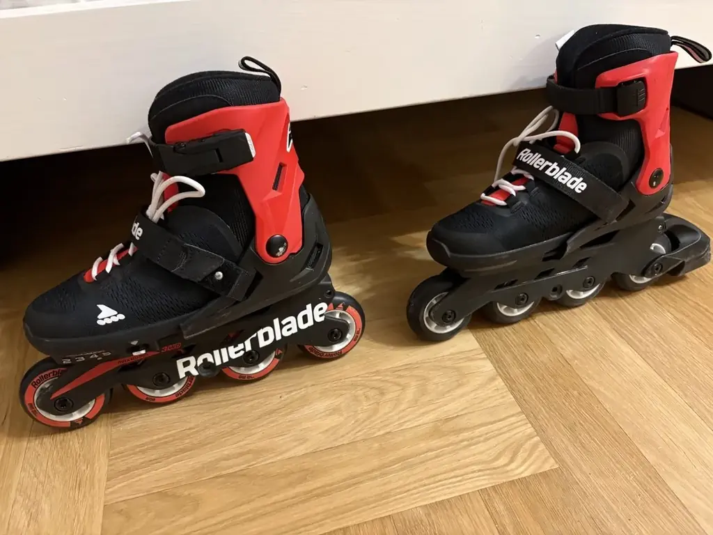 Продам Роликовые коньки, ролики Rollerblade Microblade Black/Red regulowane 33-36.5 EU