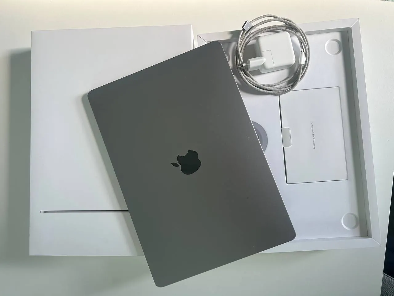 Продам MacBook Air 2023