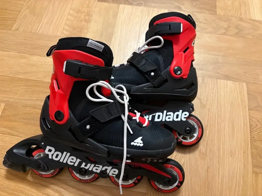 Продам Роликовые коньки, ролики Rollerblade Microblade Black/Red regulowane 33-36.5 EU
