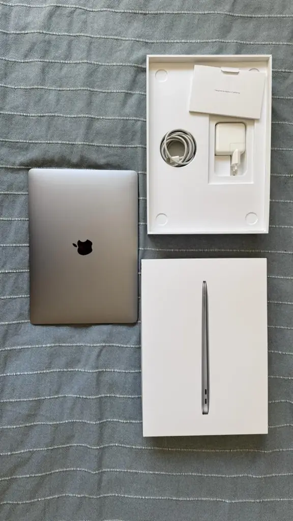 ПРОДАЮ MacBook Air M1 13” | 8 GB RAM | 256 GB SSD | ЗАРЯДКА - 1450 zł