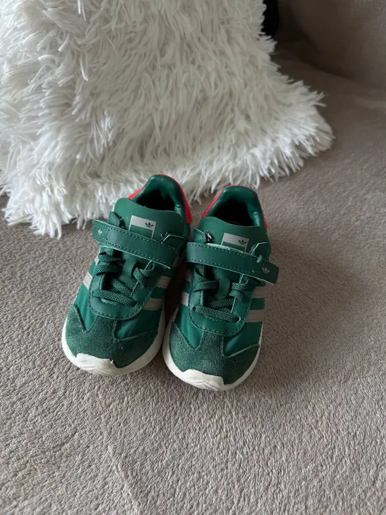 Продам кеди adidas