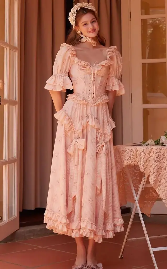 🌸 Продаётся потрясающее платье «Peach Peri Girl» от бренда LaceMade! 🌸