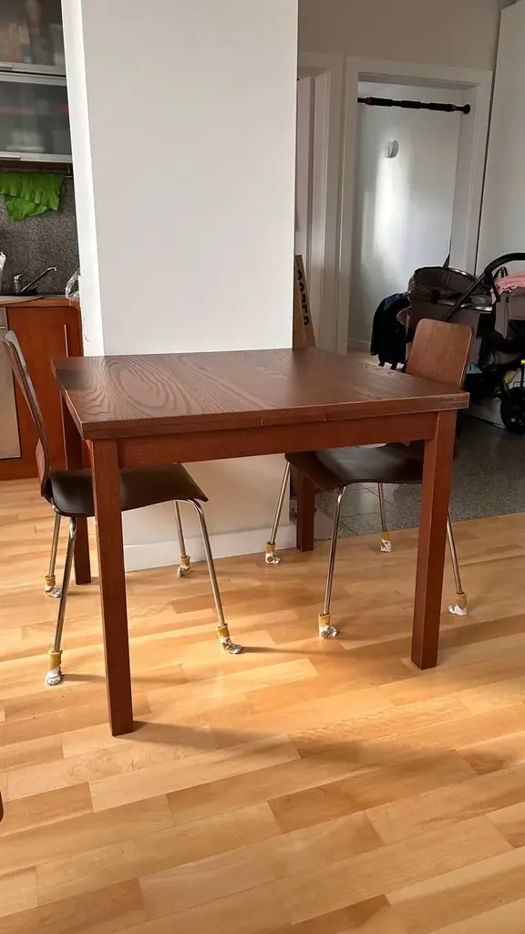 Продам раскладной стол ikea bjursta в хорошем состоянии. Два стула в подарок.
