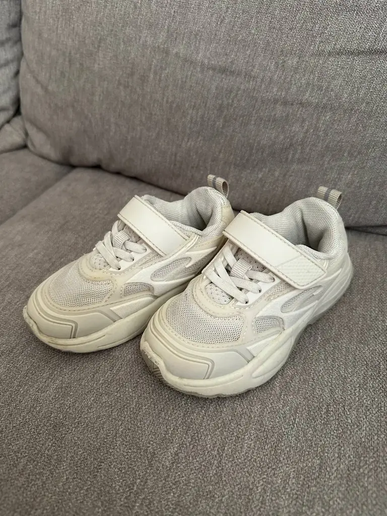Продам кроссовки Zara, 24 размер