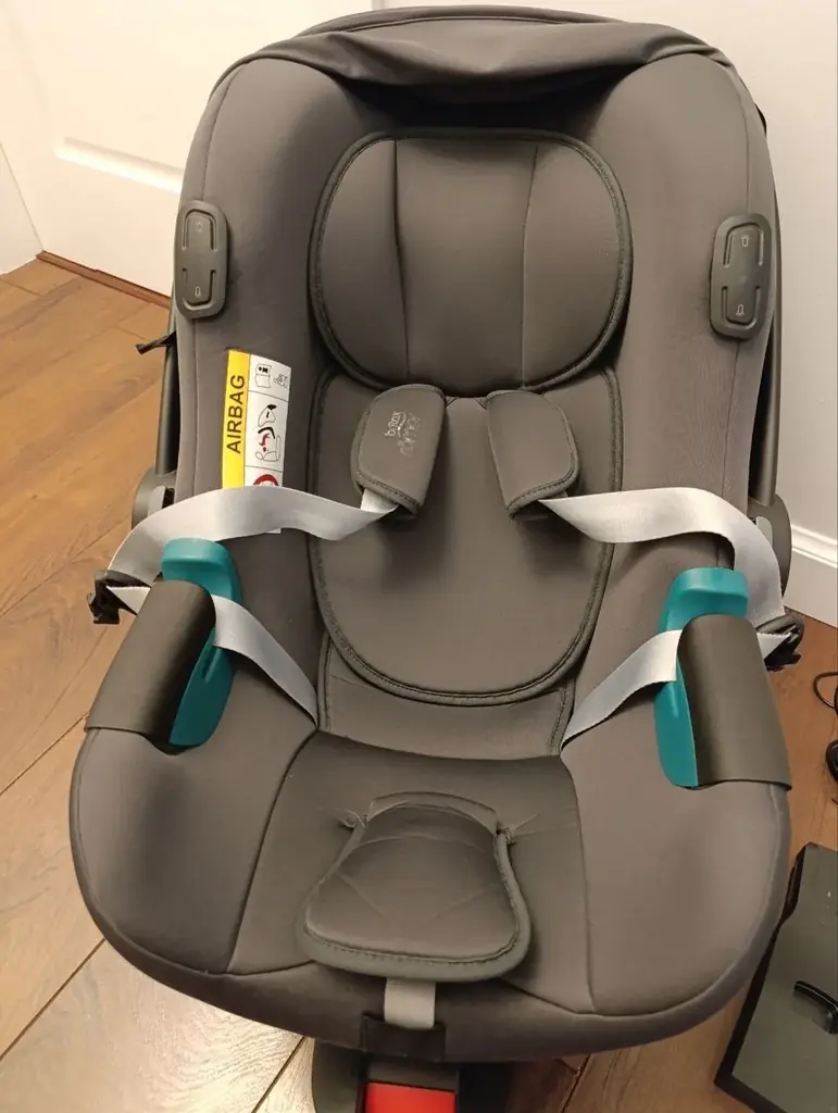 Продам автокресло Britax Römer Baby-Safe iSense + поворотную базу Britax Römer Flex Base iSense