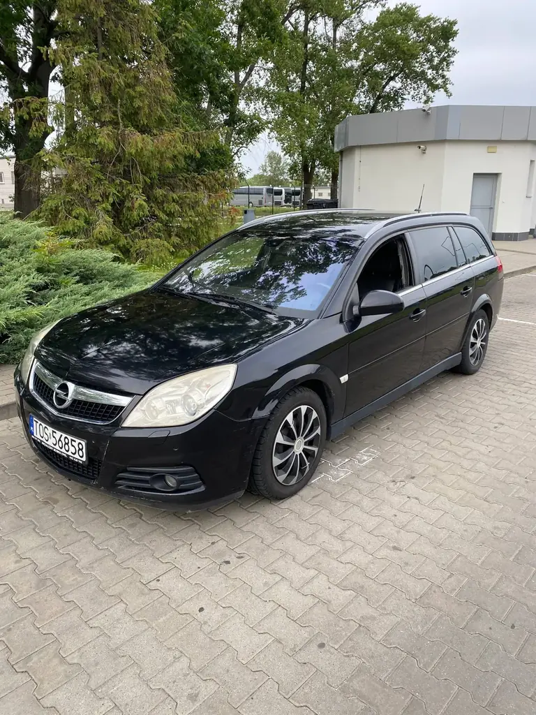 Продам Opel Vectra C Cosmo 2006 1.9 cdti 150 сил. 381000 км пробега, два комплекта колес, лето 18 р…