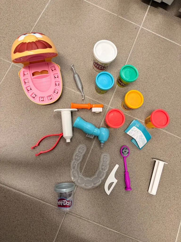 Продаю набор Playdoh стоматолог за 10 злотых. Самовывоз из вилянова