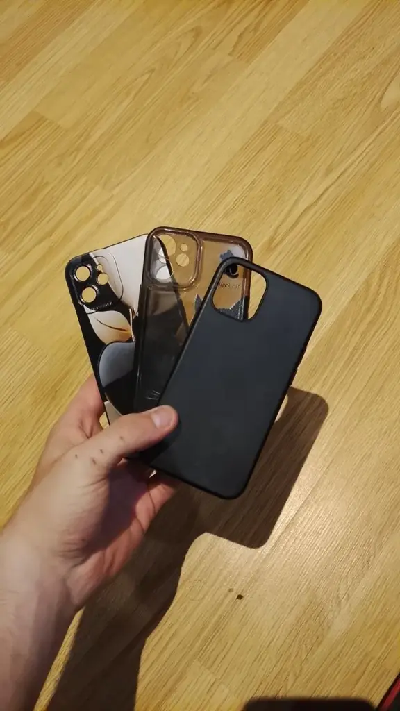 Продам , каждый по 25 злот, все сразу-60 . Чехлы на iPhone 12 mini