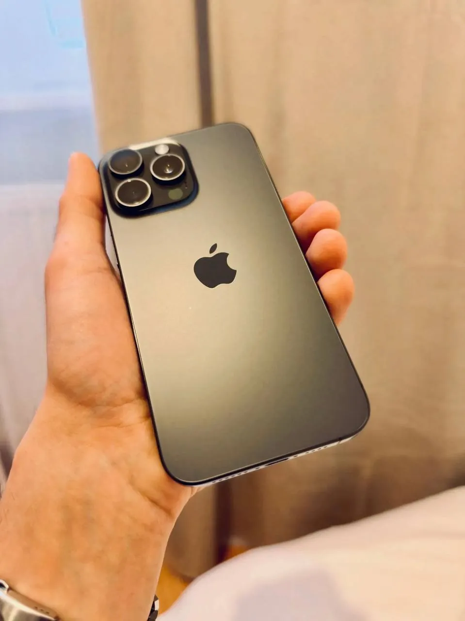 Продам IPhone 15 Pro Max 2300 zl