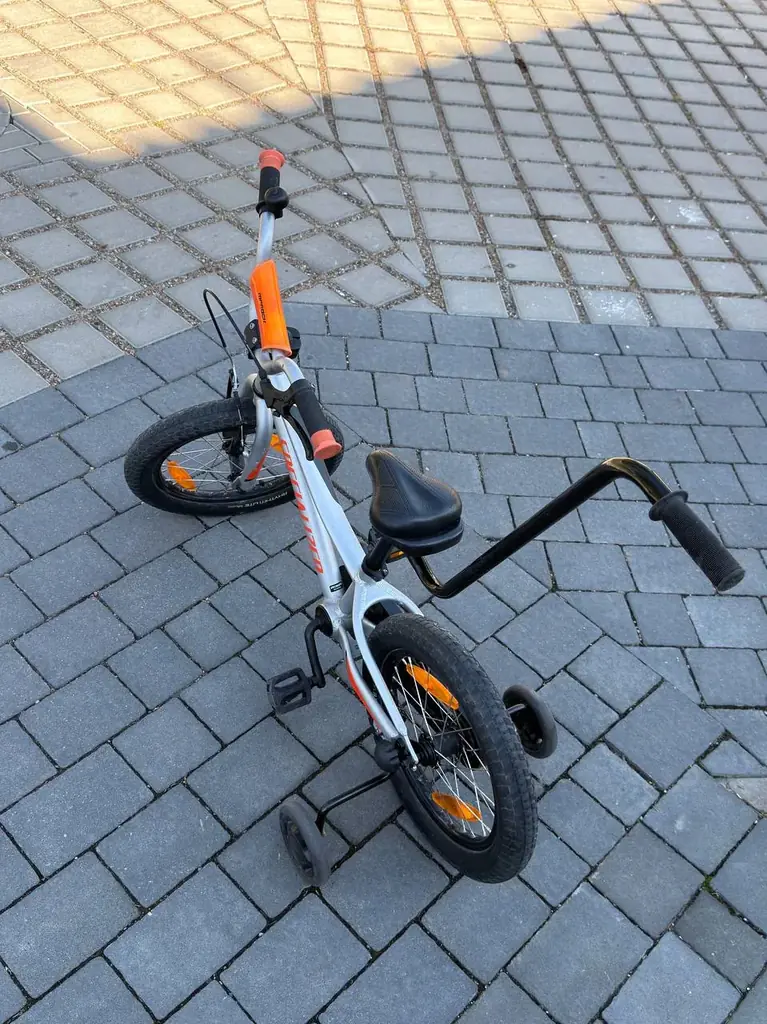 Продаю детский велик Specialized Riprock Coaster 16. В комплекте ручка-толкатель и колеса боковой …