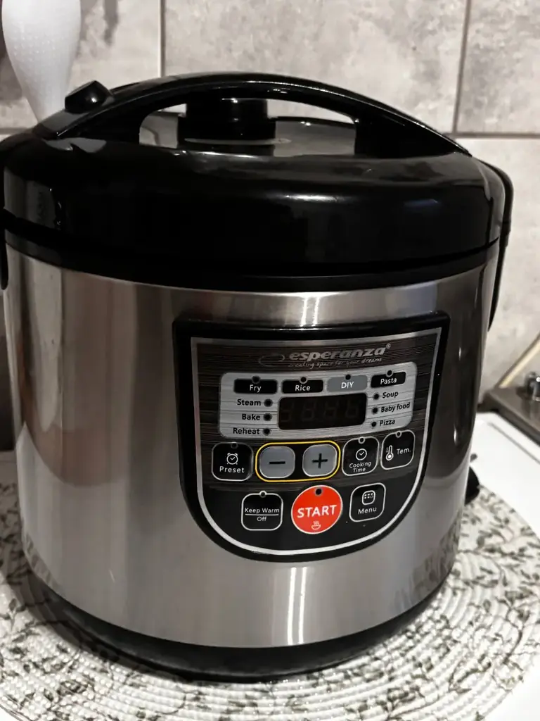 Продам, мультиварка esperanza, практически не использовалась, комплект полный, как из магазина. Пол…