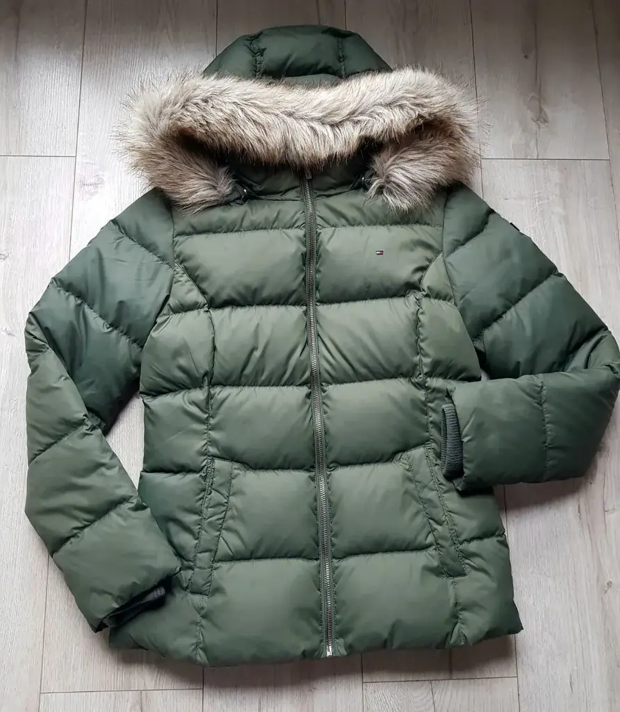 Продам нову пухову курточку фірми Tommy Hilfiger, розмір XS, вартість 550 zł., Białołęka або метро …