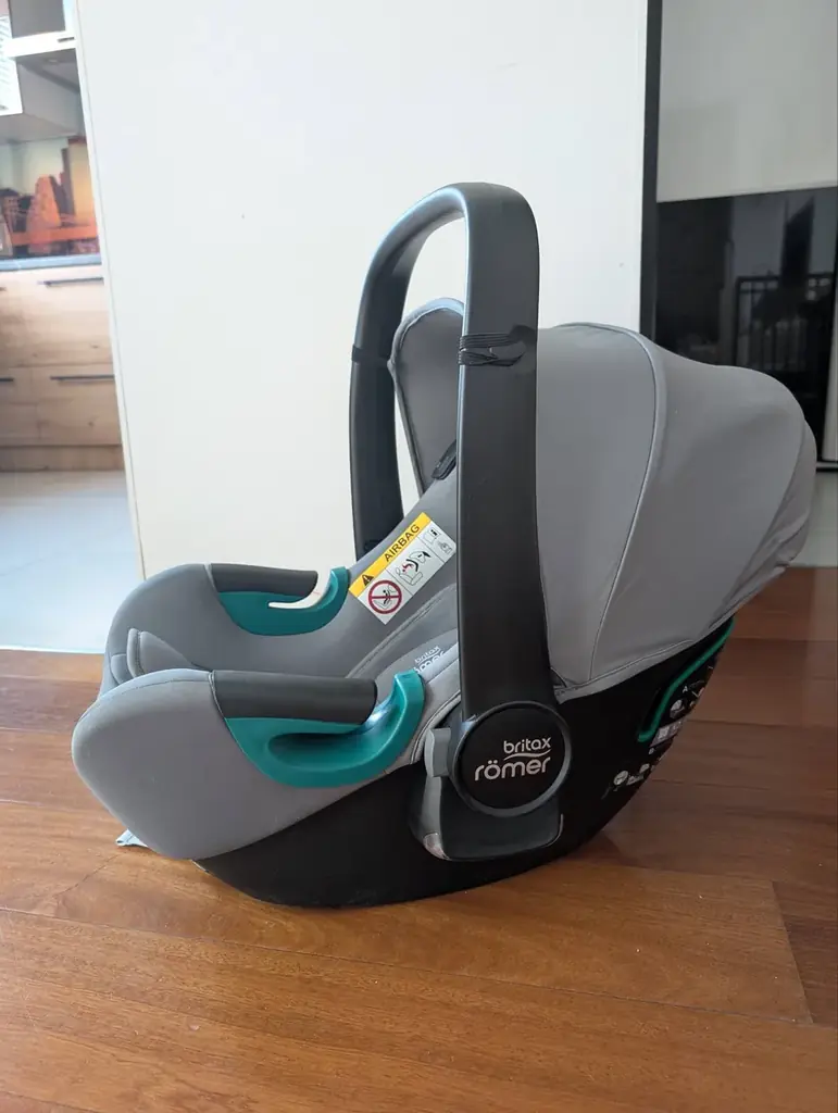 Продам автокресло Britax Römer Baby-Safe iSense (Frost Grey). На рост 40-83 см, вес до 13 кг (i-Siz…