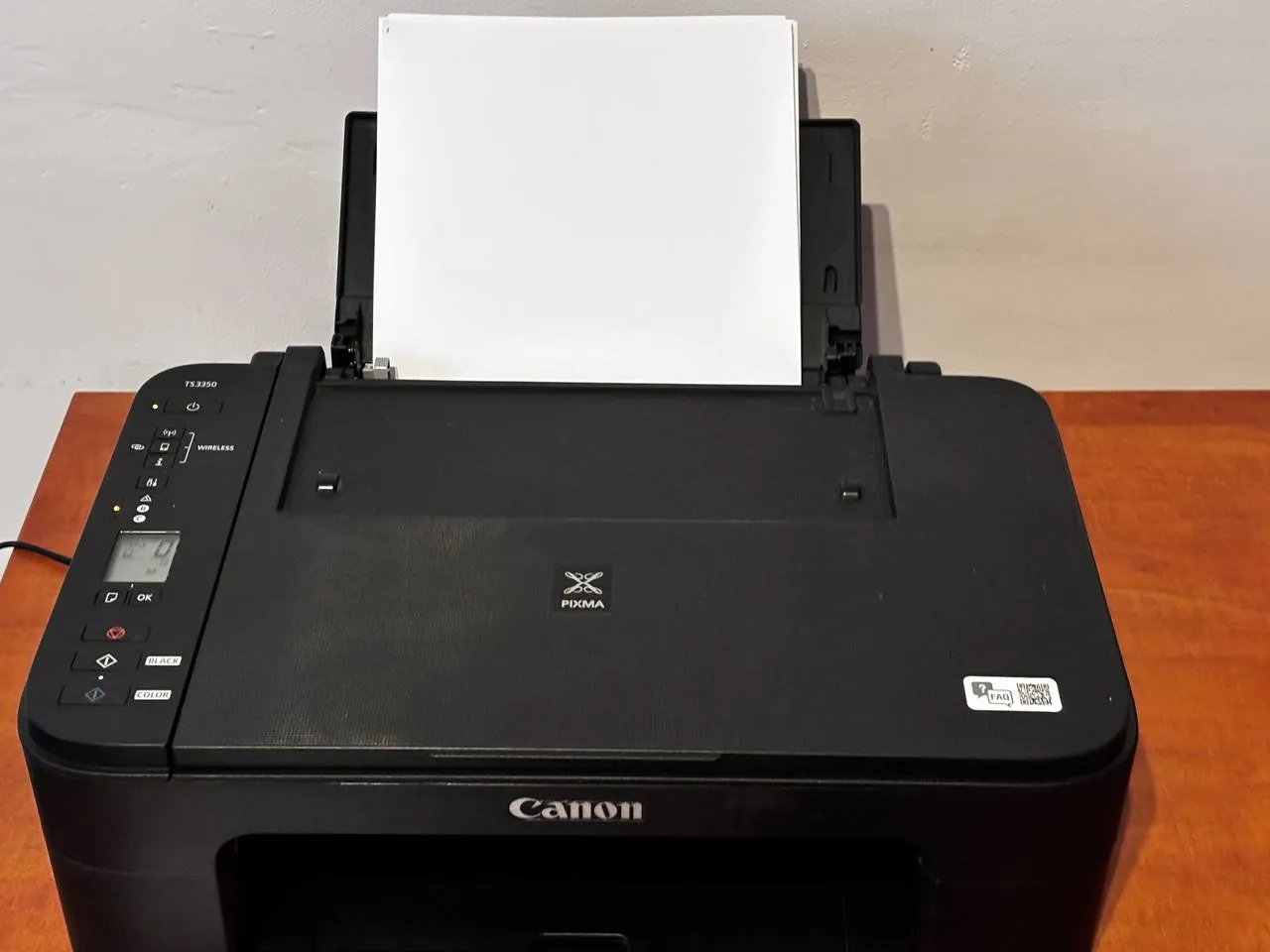 Принтер Pixma Canon, внутри уже есть картриджи, продаю вместе с ними, начатые но хватит на некоторо…
