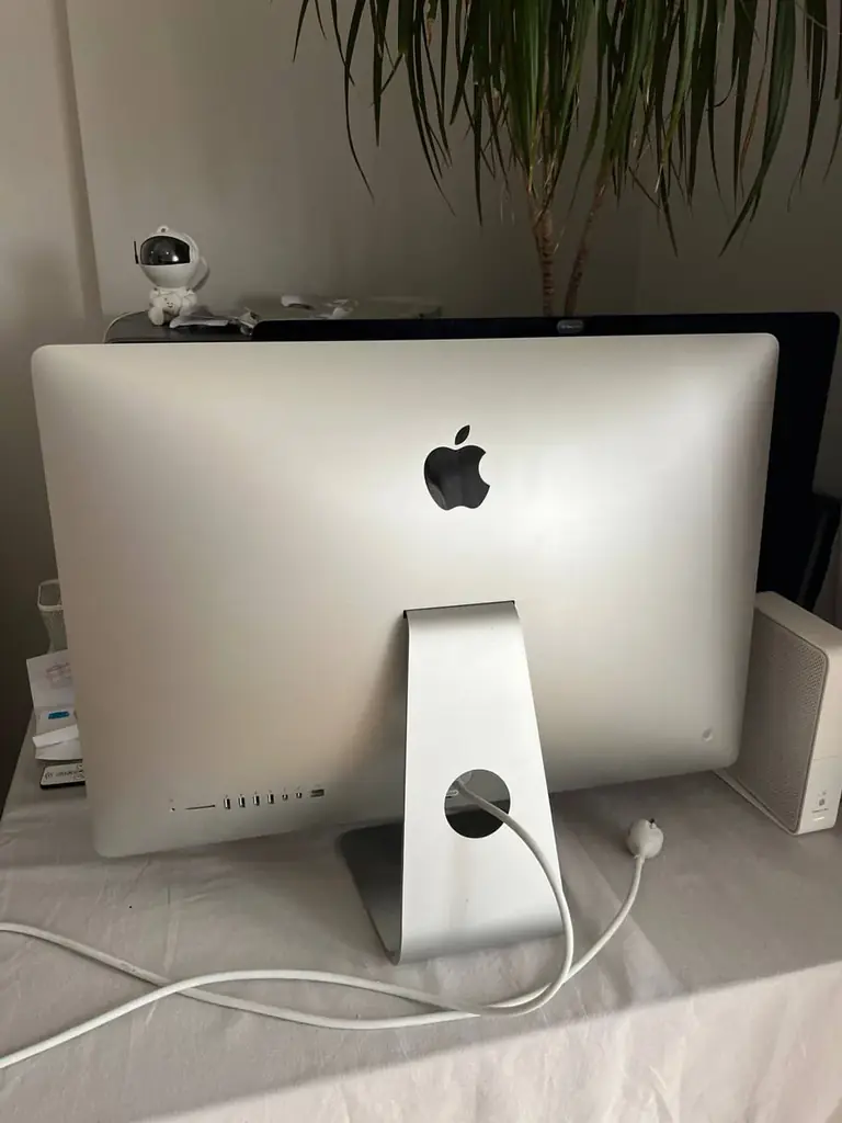 Продаю iMac 27" late 2013 в очень хорошем состоянии.