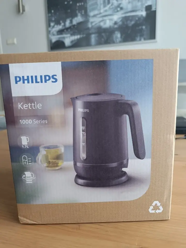 Продам абсолютно новый, в упаковке, электрический чайник Philips, 1,7 л, 2200 W. Упаковка не вскрыв…