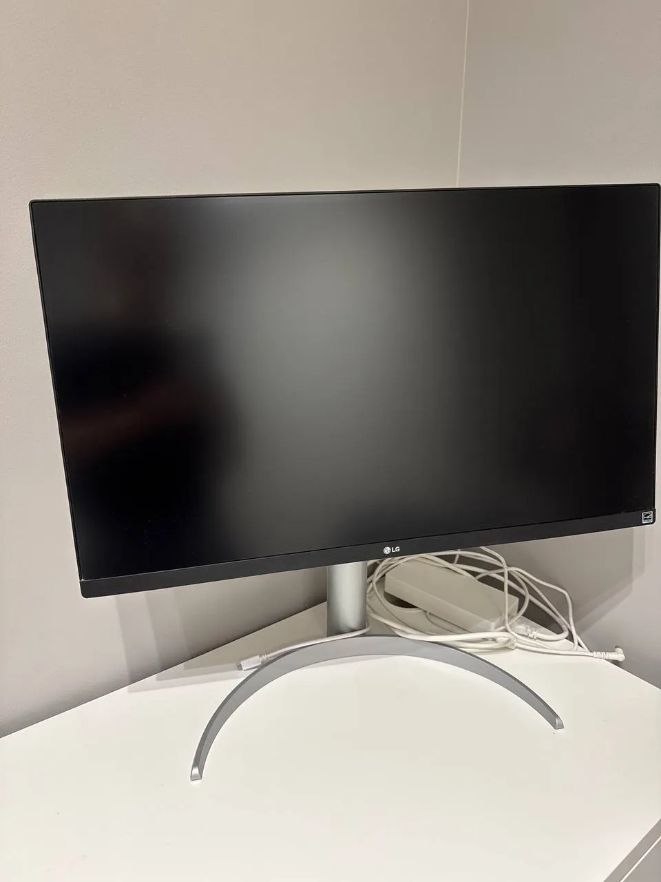 Продам 27-дюймовый 4K IPS-монитор LG 27UP85NP-W.