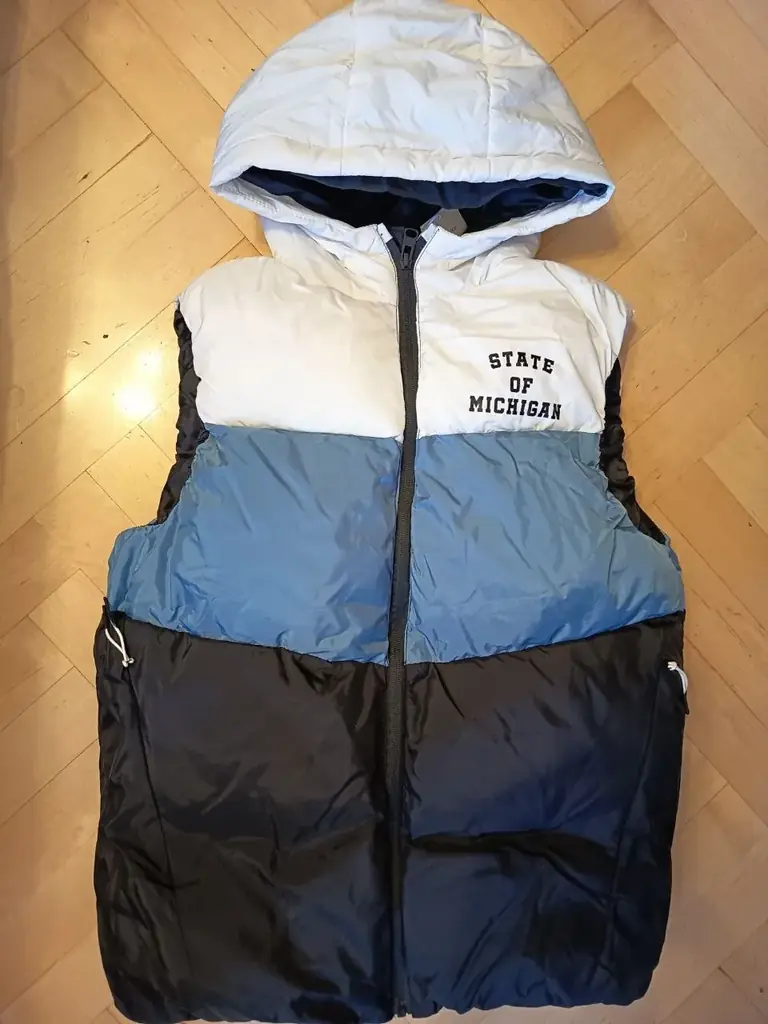 Продам нову утеплену жилетку Reserved 🧥