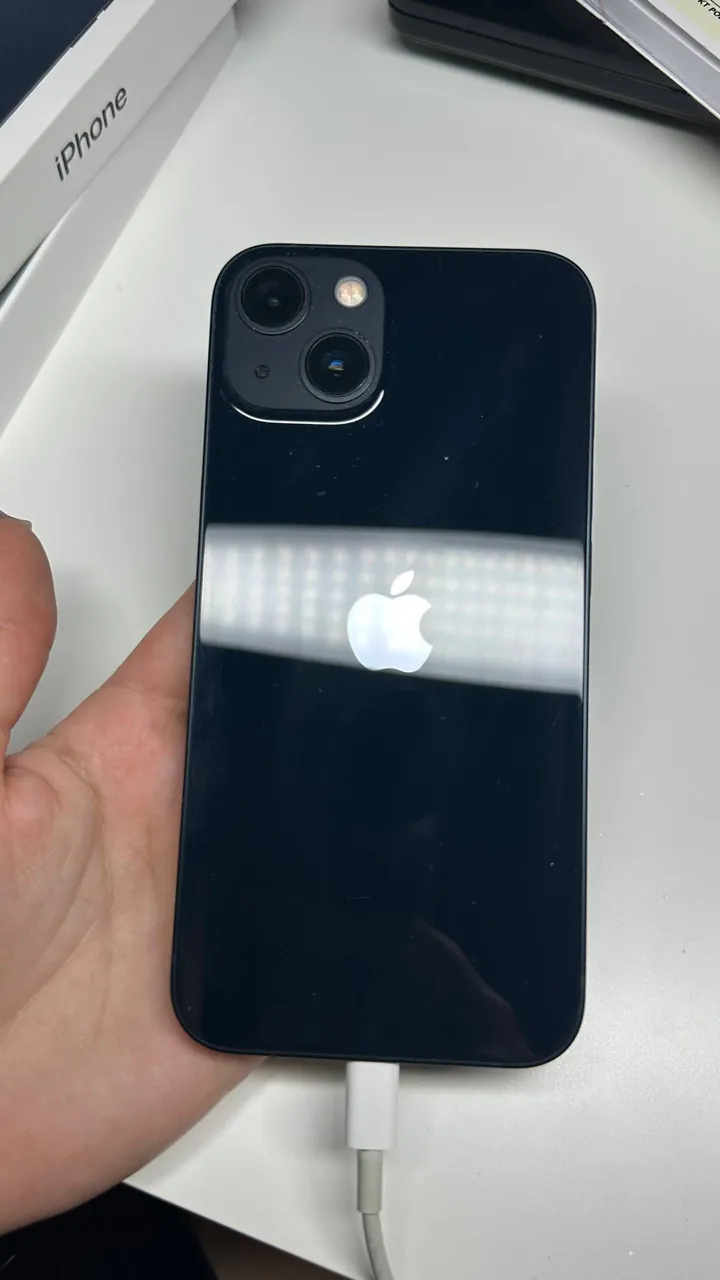 Продам IPhone 13 (128 гб) в темно-синем цвете