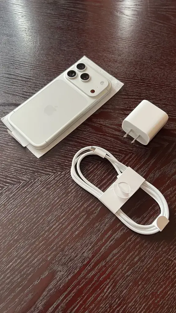 Продаю iphone 17 pro 256 Gb, новый ,💥 американский анлок , привезен со Штатов. Ни разу не включалс…