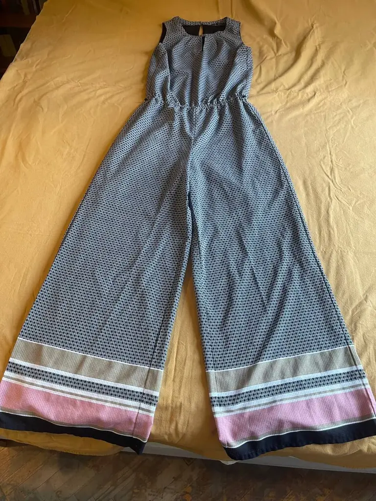 Комбинезон Esprit. Состояние отличное. На подкладке. Размер 36. Цена 4000 драм