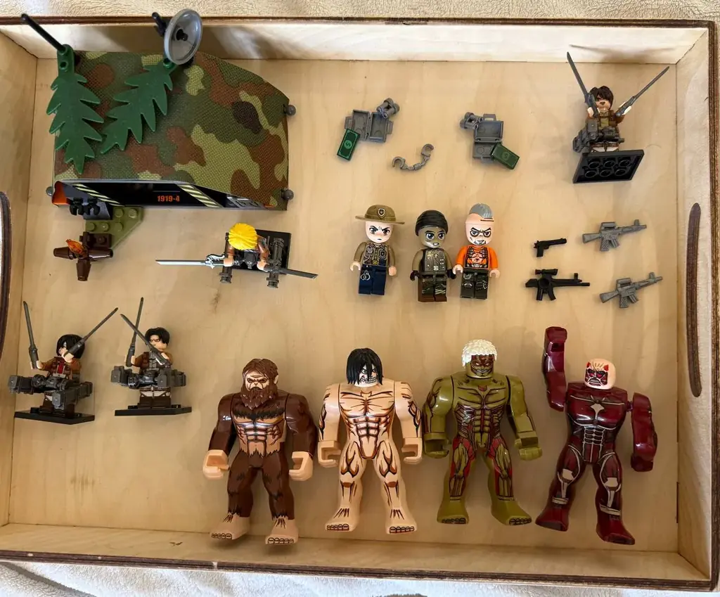 Продам кастомный набор по мотивам аниме Attack on Titan. Б/у