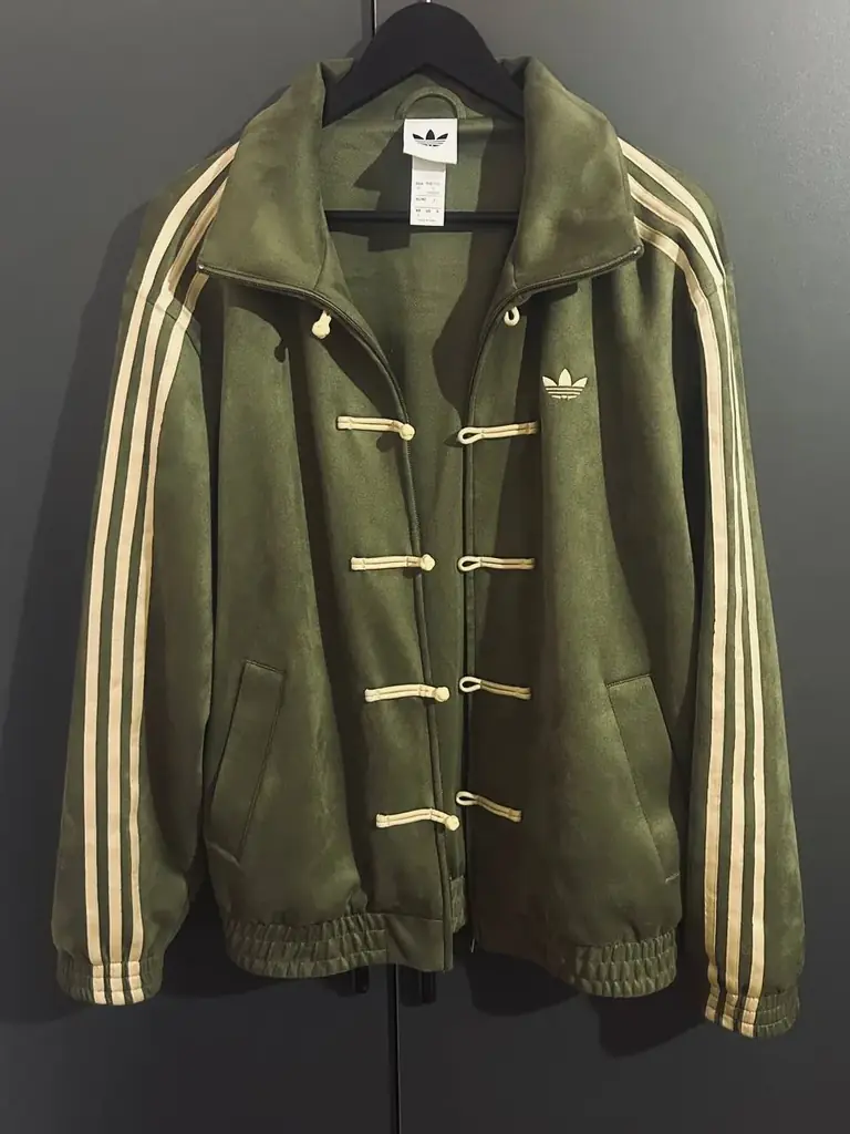 Продаю Adidas оригинальный , состояние как новая, носил один раз
