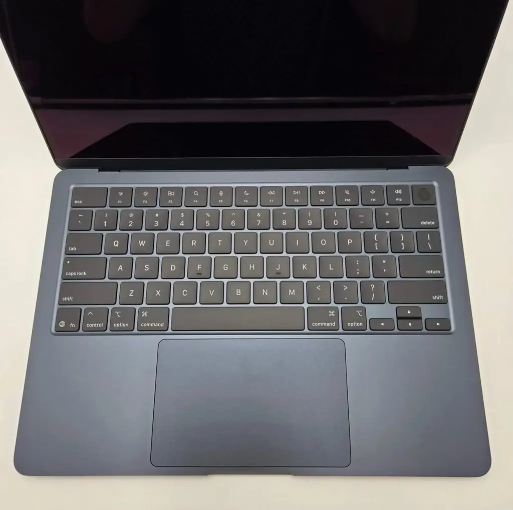 Apple MacBook Air M4 13.6-inch Laptop