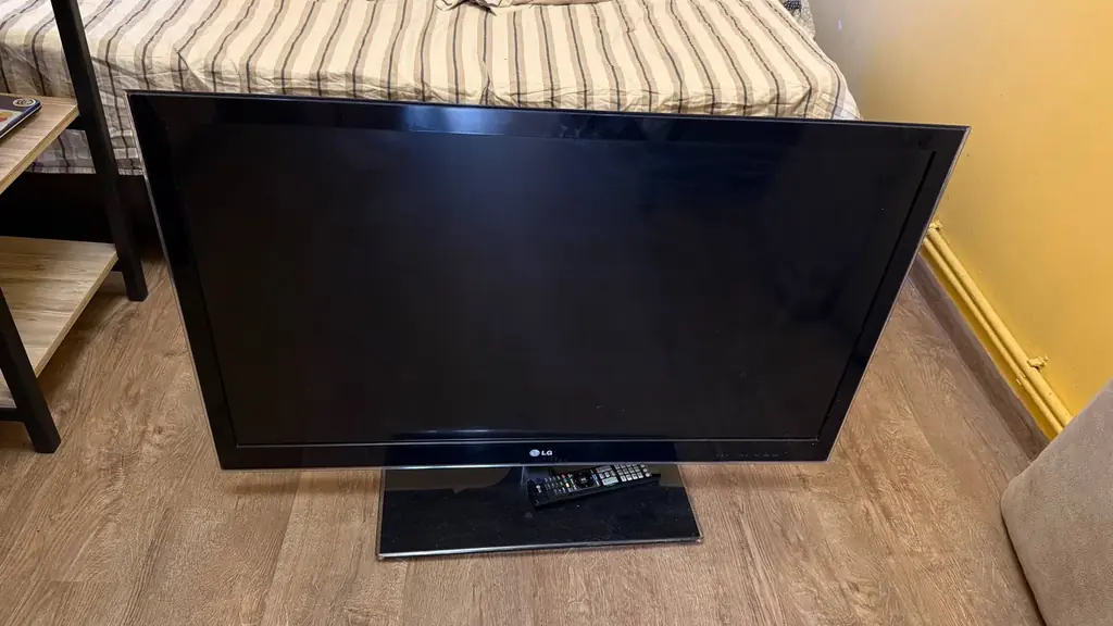 Продаю телевизор LG 42LW4500, 42” (Full HD)