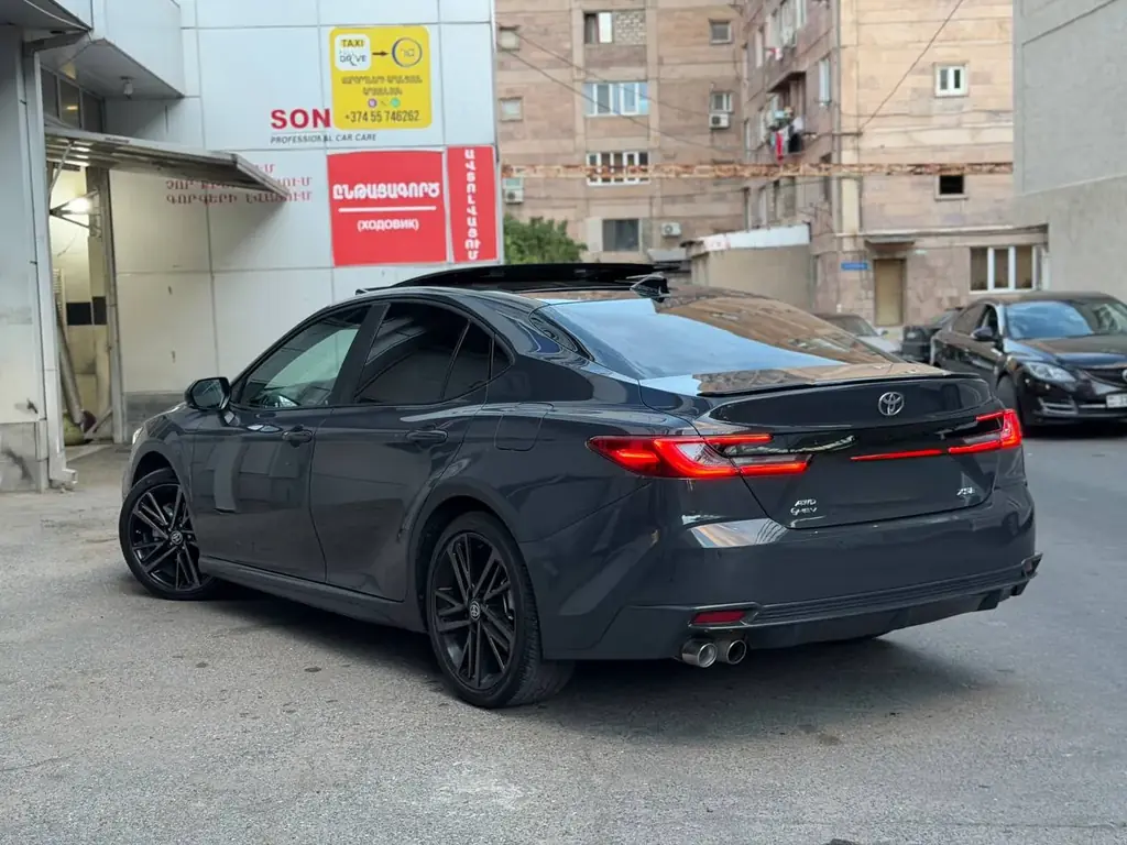 Продаю 2025 Toyota Camry Xse