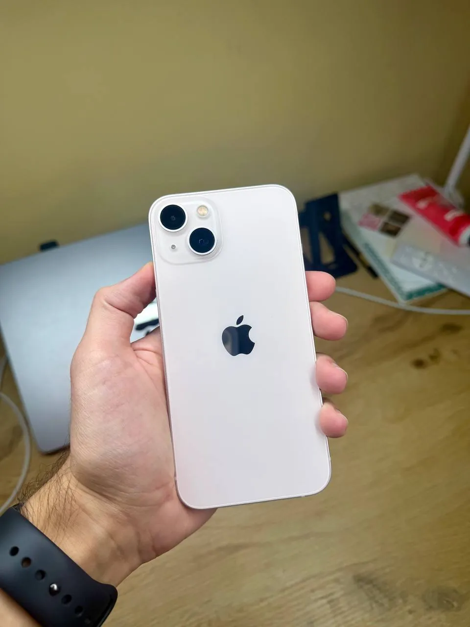 📱 Продаётся iPhone 13 128 GB (розовый) в отличном состоянии.