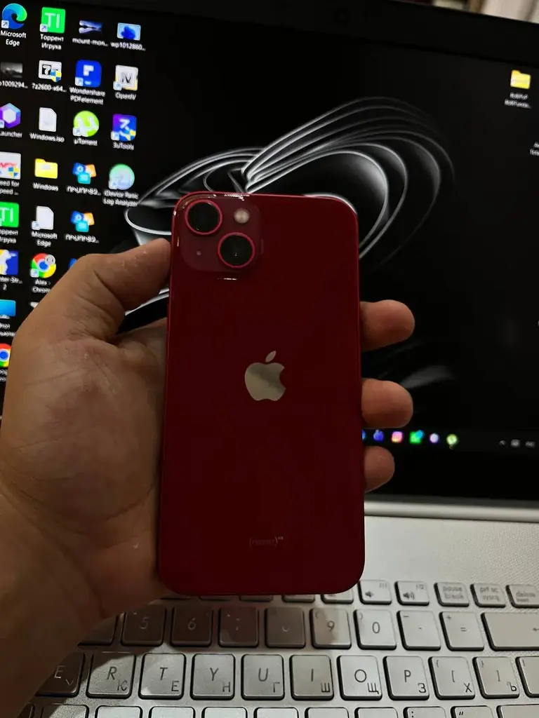 Продам iPhone 13 128GB (Product RED) 🔴