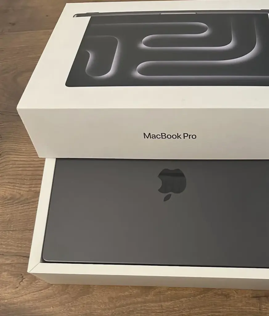 Apple MacBook PRO M4 PRO 24GB Unified Memory 1TB Storage