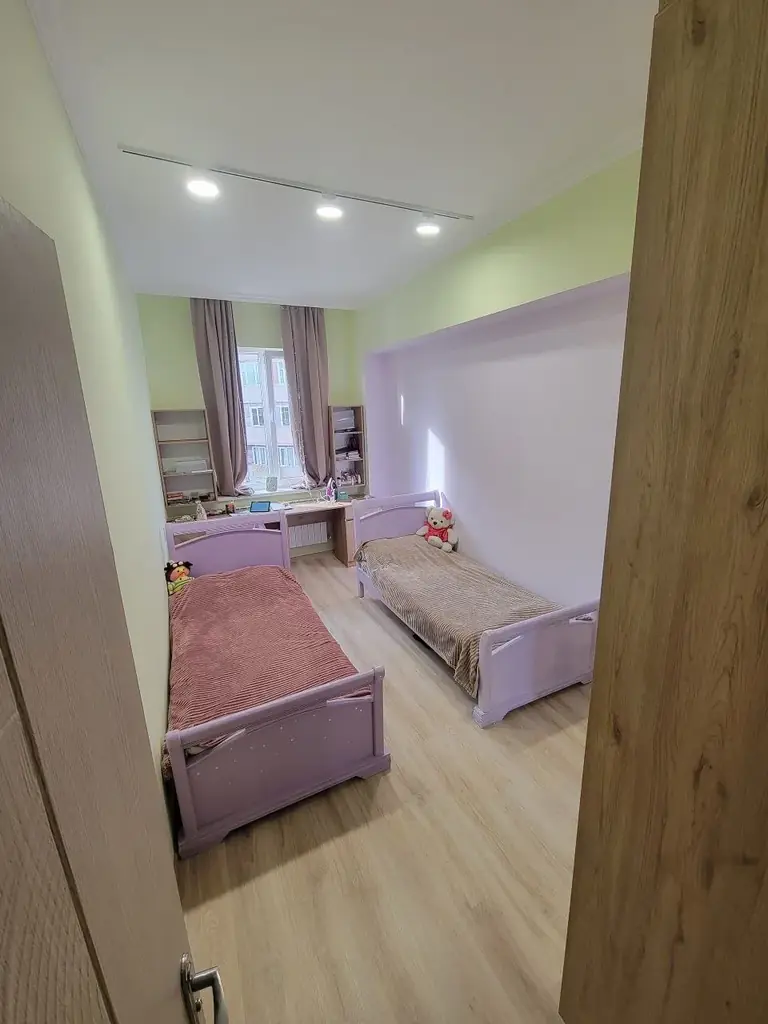 Продам кровать с матрасом (б/у, хорошее состояние) 195см на 95см. 35000др