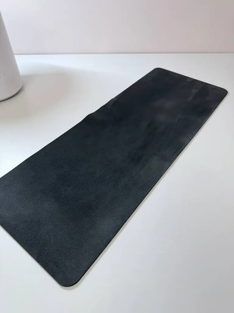 Продам премиальный мауспад Alcanside размером 80×30 см в цвете Space Grey.