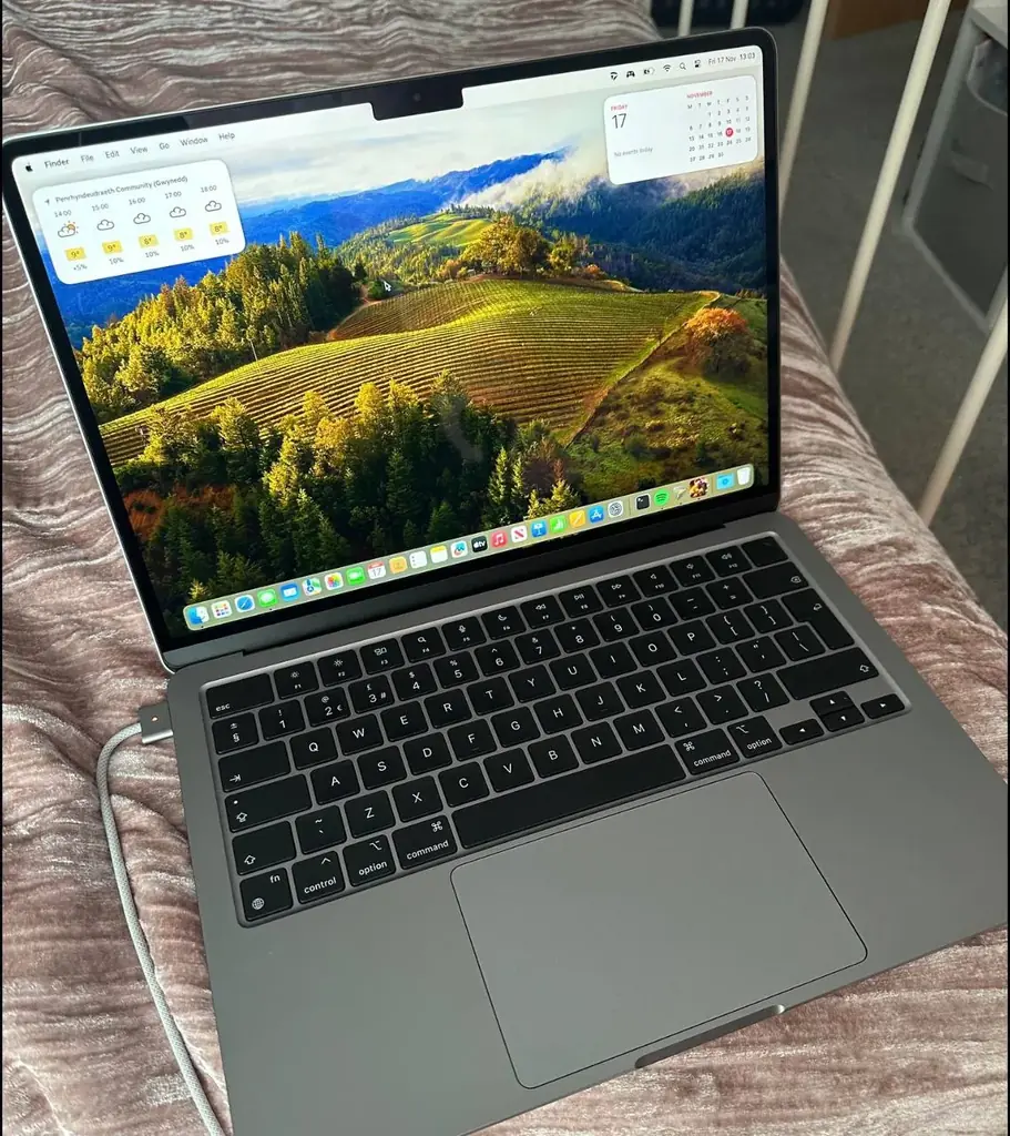 Продается MacBook Air 2022
