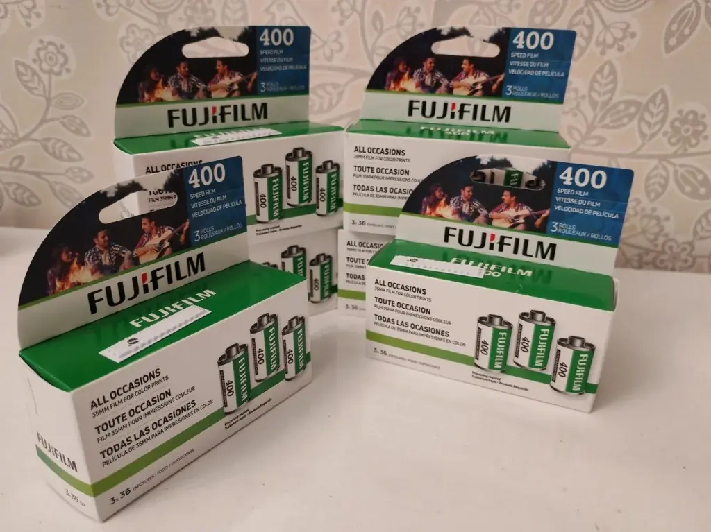 🎞️ Продаю фотопленки Fujifilm 400 привезенные из США. Одна катушка вмещает в себя 36 кадров.