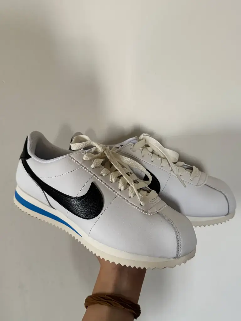 Продаю оригинальные кроссовки Nike Cortez White/Black.