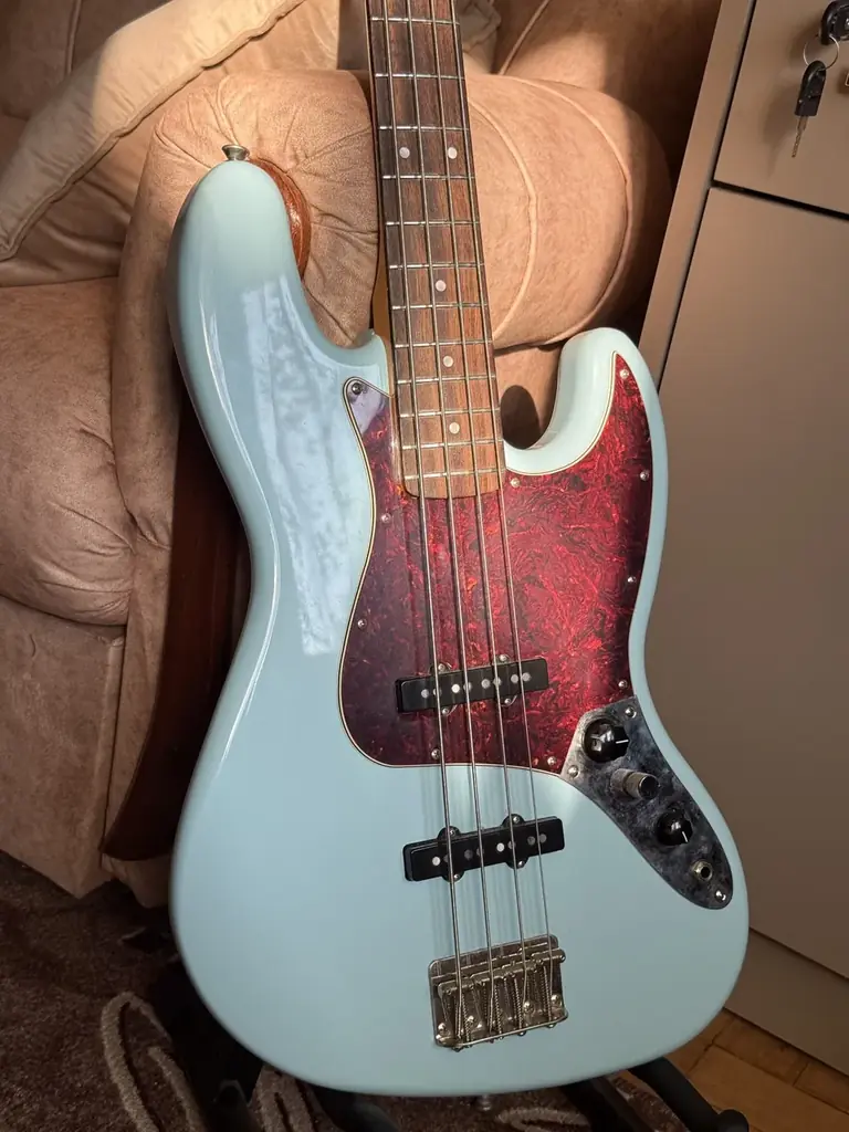 Продаю свой Squier CV 60s Jazz Bass LRL DPB