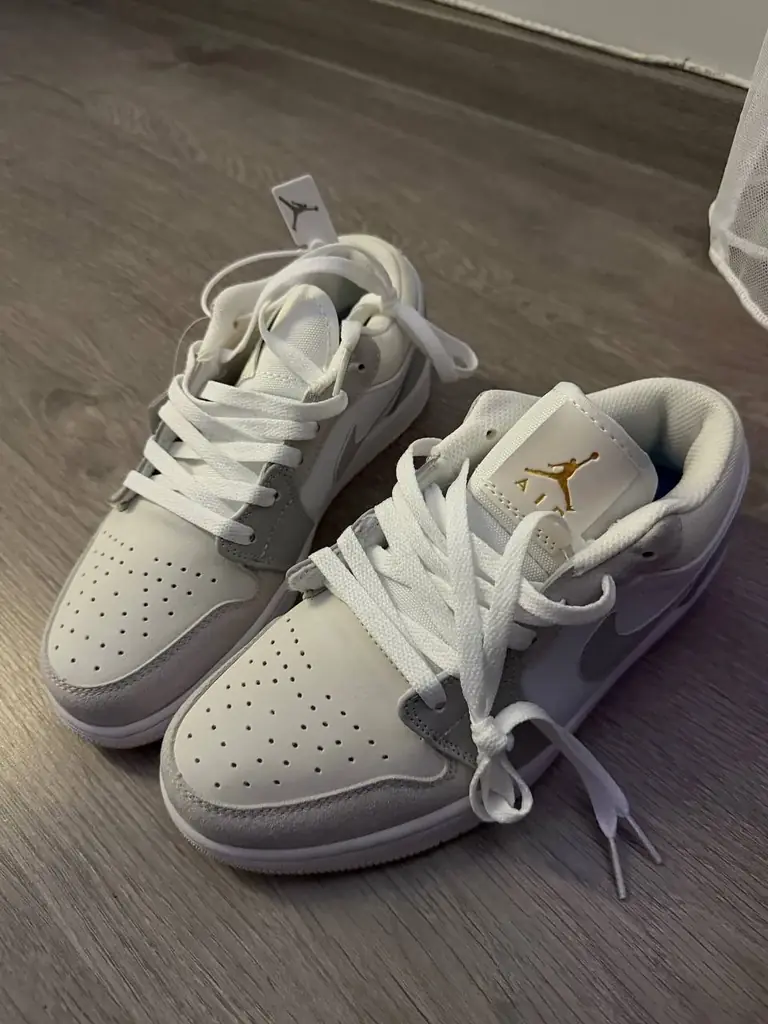 🌸Кроссовки Nike🤍 39 размер (маломерят) могут подойти и на 38 (стелька 25см) - 20 000 драм