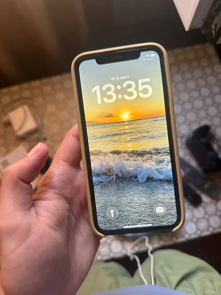 Продаю iPhone 11, аккум 79%