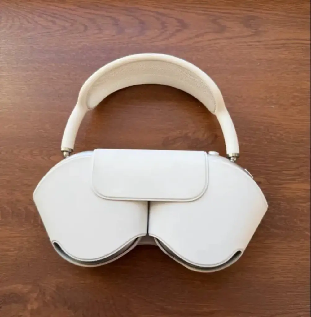 Продам AirPods Max. Цена договорная