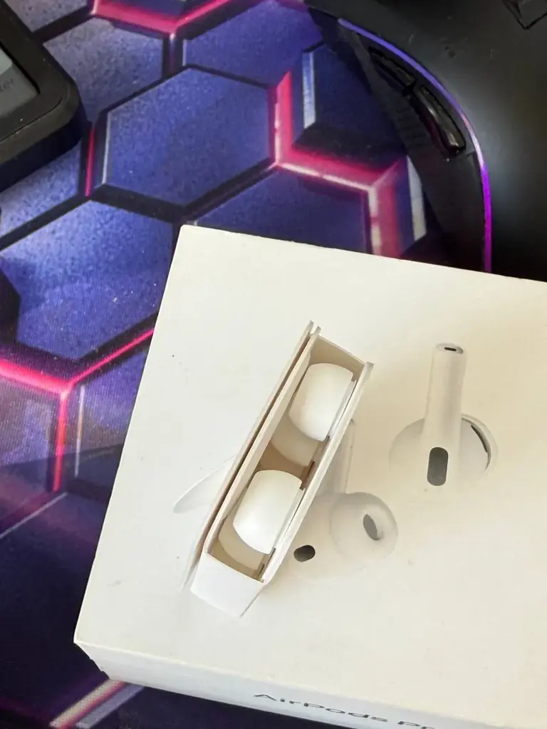 Продаются AirPods Pro 3, как новые. Покупал в подарок, не пользовался. Продаю на 20 000 драмов деше…