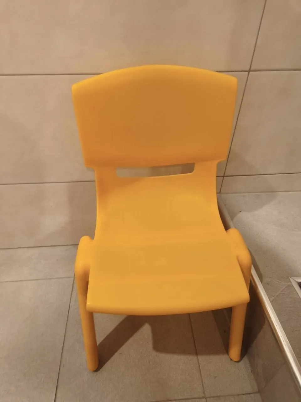 Продаётся детский стульчик цена 1000 драм.