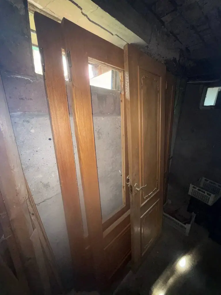 Продам 5 старых деревянных дверей под реставрацию